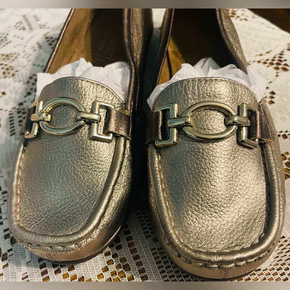 AEROSOLES  casual women’s gold Loafers size 8.5 - Picture 10 of 16